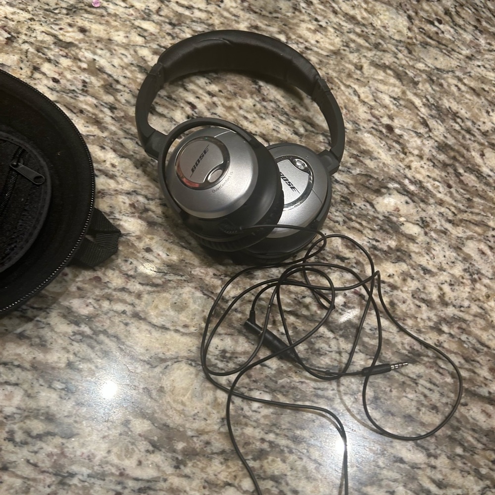 Bose black $ Silver Headphones with case - Picture 4 of 5